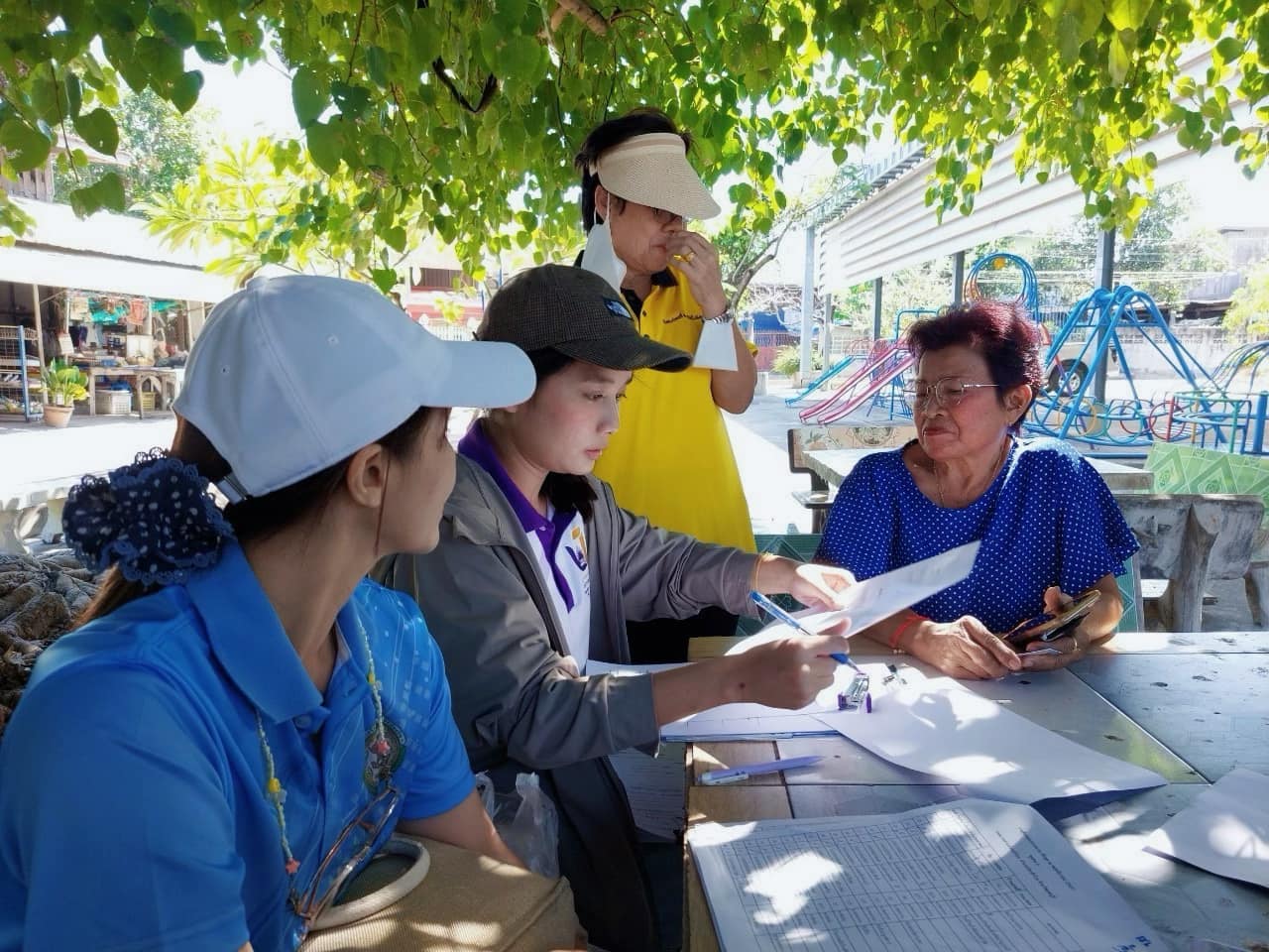 ลงพื้นที่ร่วมกิจกรรมการสงเคราะห์เพื่อการยังชีพ กลุ่มเปราะบางชุมชนที่ 1 – 7